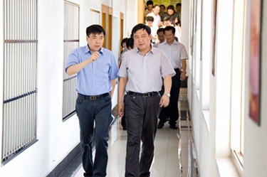 2012年7月5日，時任嘉興市委書記李衛寧一行調研公司黨建工作